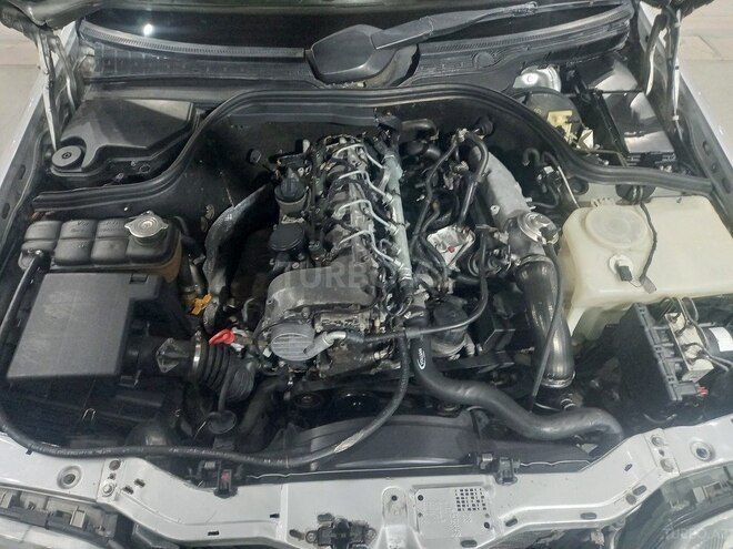 Mercedes C 220 2000, 230,417 km - 2.2 l - Yevlax