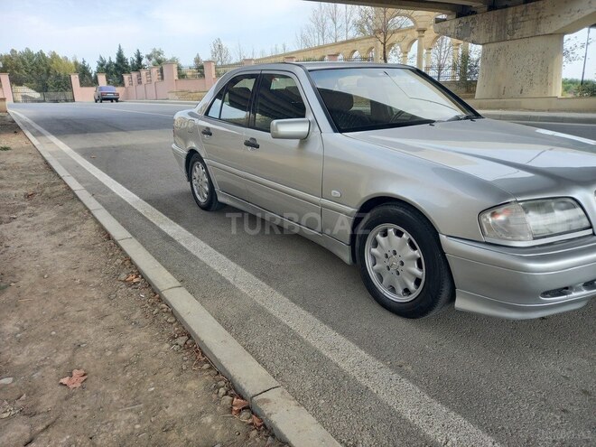 Mercedes C 220 2000, 230,417 km - 2.2 l - Yevlax