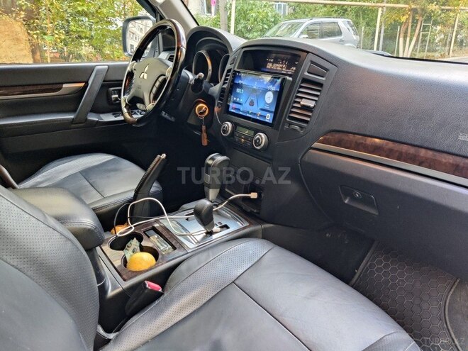 Mitsubishi Pajero 2011, 240,000 km - 3.5 л - Bakı