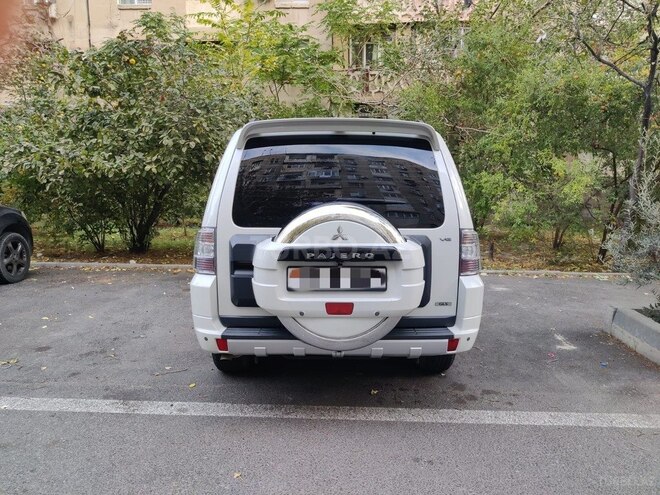 Mitsubishi Pajero 2011, 240,000 km - 3.5 л - Bakı
