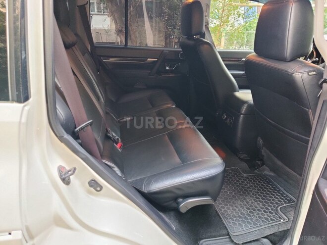 Mitsubishi Pajero 2011, 240,000 km - 3.5 л - Bakı
