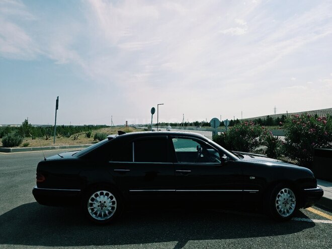 Mercedes E 320 1998, 298,000 km - 3.2 l - Bakı