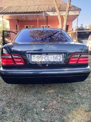 Mercedes E 200 1998, 520,000 km - 2.0 l - Qax