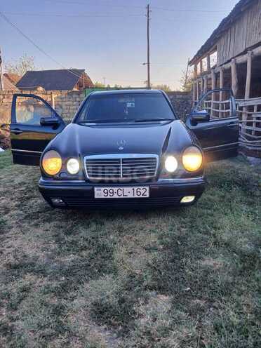 Mercedes E 200 1998, 520,000 km - 2.0 l - Qax