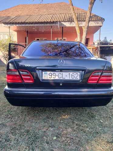 Mercedes E 200 1998, 520,000 km - 2.0 l - Qax
