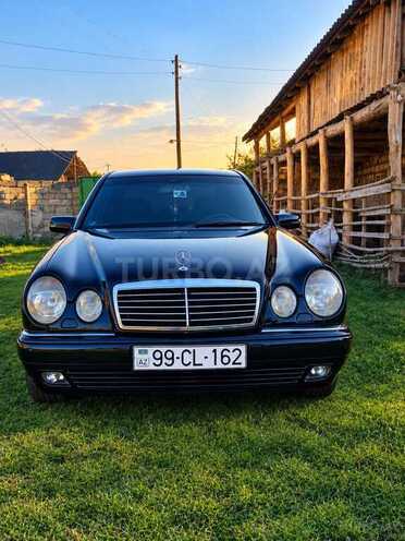 Mercedes E 200 1998, 520,000 km - 2.0 l - Qax