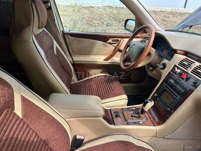 Mercedes E 240 2001, 331,000 km - 2.4 l - Şəmkir