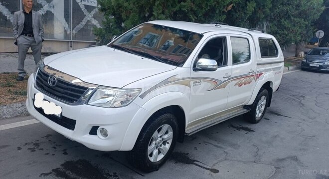 Toyota Hilux 2013, 231,145 km - 2.7 l - Xaçmaz