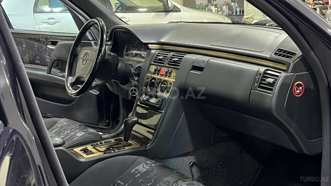 Mercedes E 220 1998, 285,000 km - 2.2 l - Sumqayıt