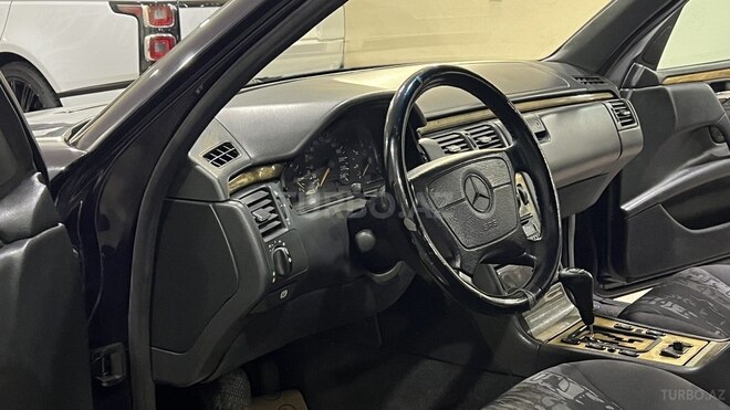 Mercedes E 220 1998, 285,000 km - 2.2 l - Sumqayıt