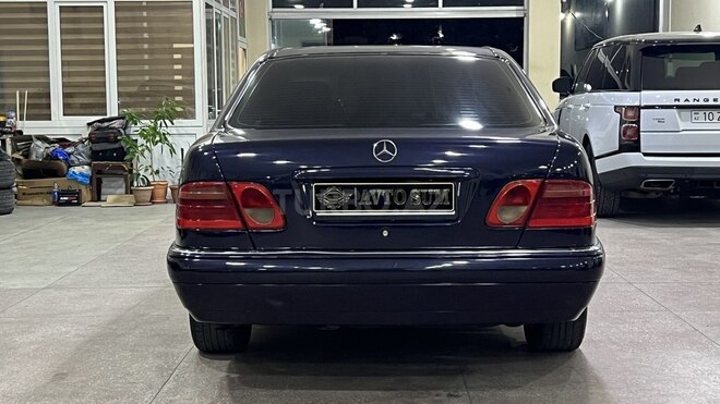 Mercedes E 220 1998, 285,000 km - 2.2 l - Sumqayıt