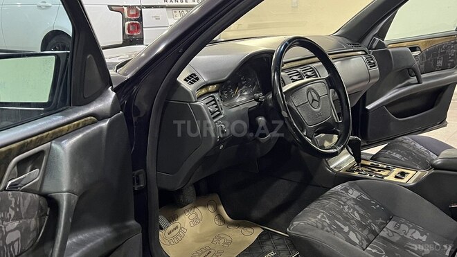 Mercedes E 220 1998, 285,000 km - 2.2 l - Sumqayıt