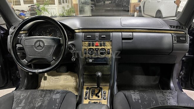 Mercedes E 220 1998, 285,000 km - 2.2 l - Sumqayıt