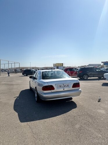 Mercedes E 240 1999, 337,000 km - 2.4 l - Bakı