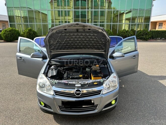 Opel Astra 2009, 270,000 km - 1.4 l - Şəki