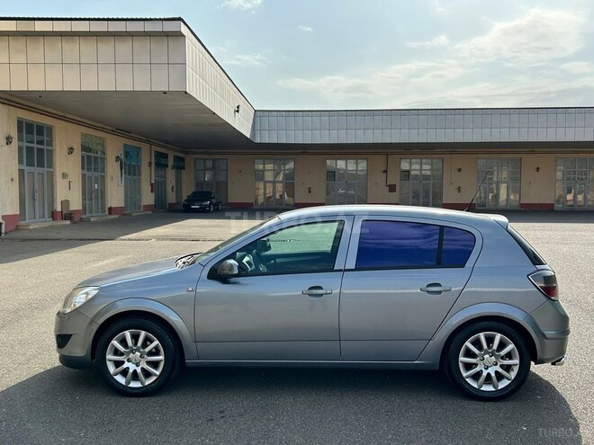 Opel Astra 2009, 270,000 km - 1.4 l - Şəki