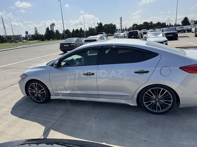 Hyundai Elantra 2018, 123,500 km - 1.6 l - Bakı