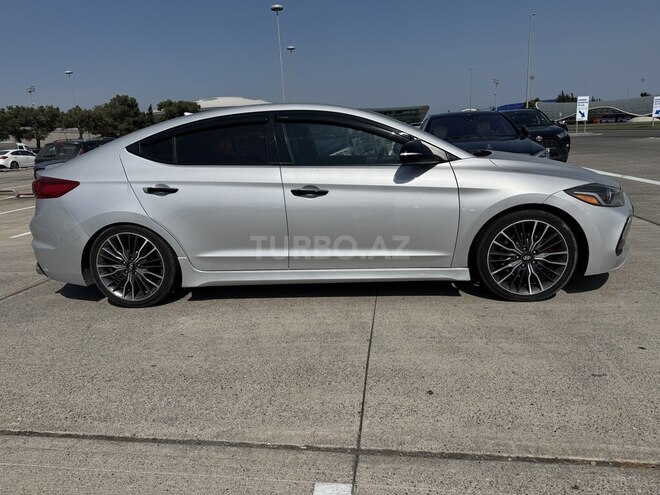 Hyundai Elantra 2018, 123,500 km - 1.6 l - Bakı