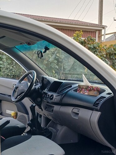 Mitsubishi L200 2010, 228,000 km - 2.5 l - Bakı