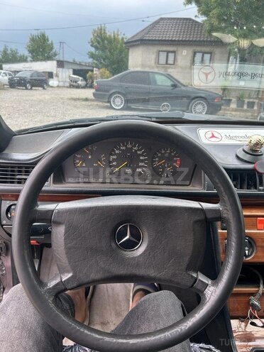 Mercedes 200 E 1990, 356,000 km - 2.0 l - Quba