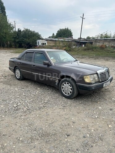 Mercedes 200 E 1990, 356,000 km - 2.0 l - Quba