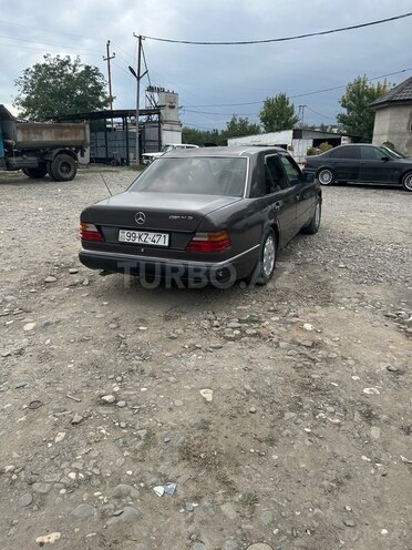 Mercedes 200 E 1990, 356,000 km - 2.0 l - Quba