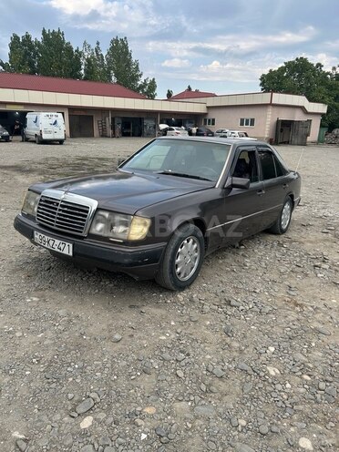 Mercedes 200 E 1990, 356,000 km - 2.0 l - Quba