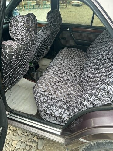 Mercedes 200 E 1990, 356,000 km - 2.0 l - Quba
