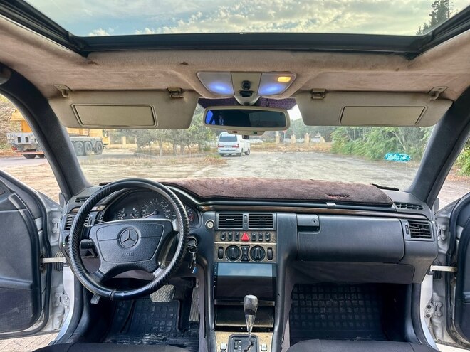 Mercedes E 230 1996, 273,500 km - 2.3 l - Sumqayıt