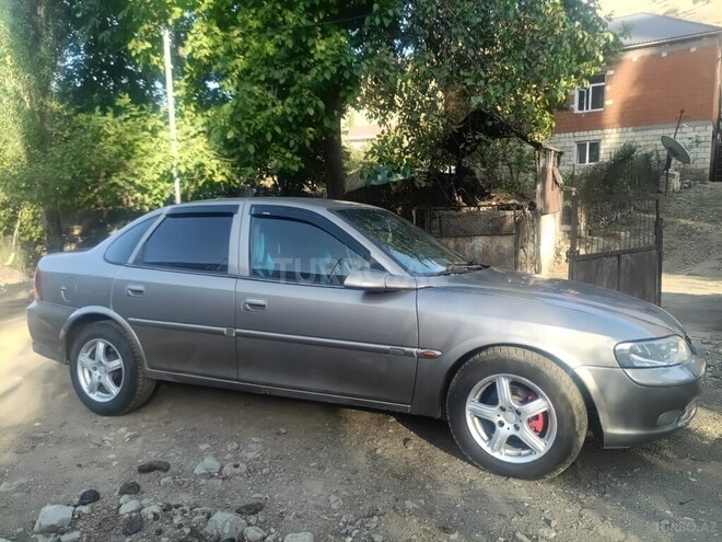 Opel Vectra 1996, 350,000 km - 1.8 л - Yardımlı