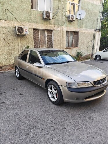 Opel Vectra 1996, 385,000 km - 1.6 l - Bakı