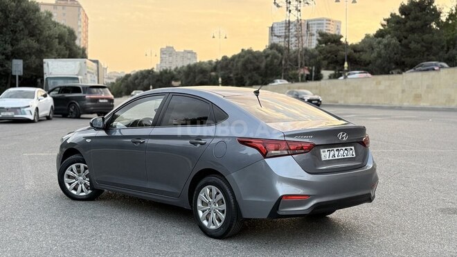 Hyundai Accent 2018, 300,000 km - 1.4 l - Bakı