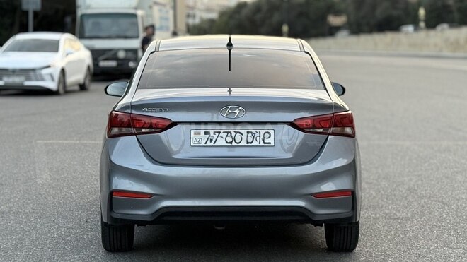 Hyundai Accent 2018, 300,000 km - 1.4 l - Bakı