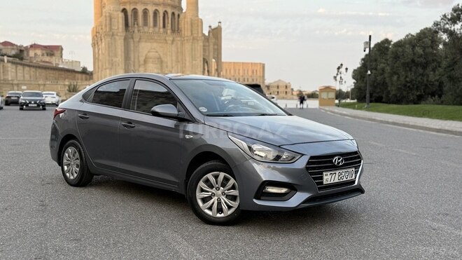 Hyundai Accent 2018, 300,000 km - 1.4 l - Bakı