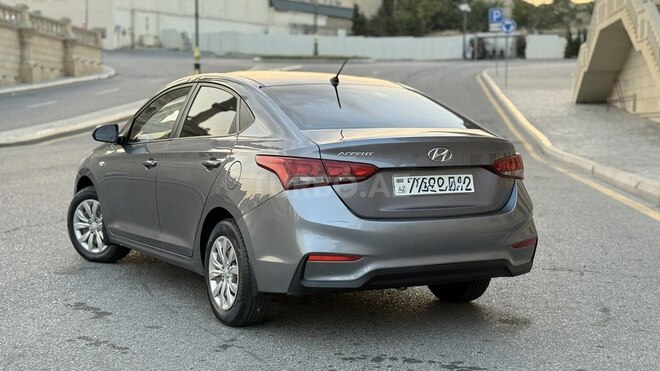 Hyundai Accent 2018, 300,000 km - 1.4 l - Bakı