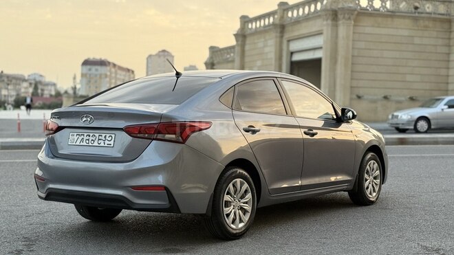 Hyundai Accent 2018, 300,000 km - 1.4 l - Bakı