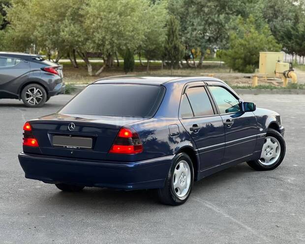 Mercedes C 220 2000, 386,000 km - 2.2 l - Sumqayıt
