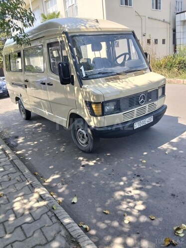 Mercedes 208 D 1990, 400,000 km - 2.2 l - Astara