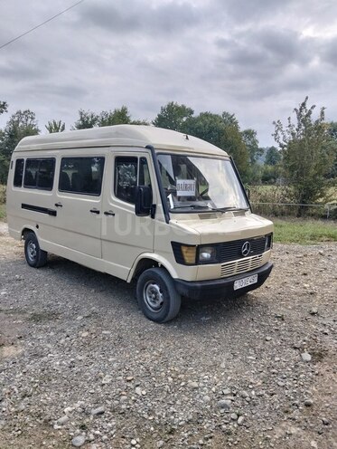 Mercedes 208 D 1990, 400,000 km - 2.2 l - Astara