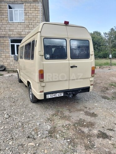 Mercedes 208 D 1990, 400,000 km - 2.2 l - Astara