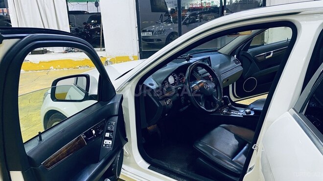 Mercedes C 300 2011, 196,385 km - 3.0 l - Sumqayıt