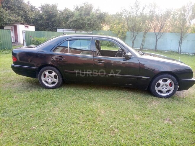 Mercedes E 240 1998, 443,090 km - 2.4 l - Zaqatala