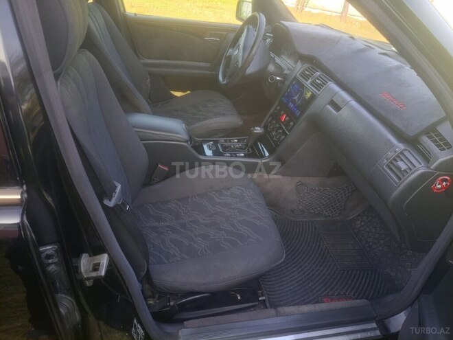 Mercedes E 240 1998, 443,090 km - 2.4 l - Zaqatala