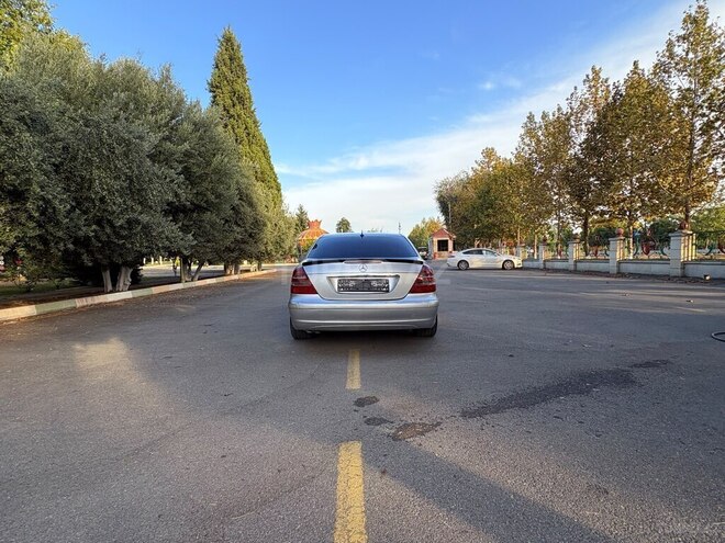 Mercedes E 220 2004, 401,600 km - 2.2 l - Göyçay