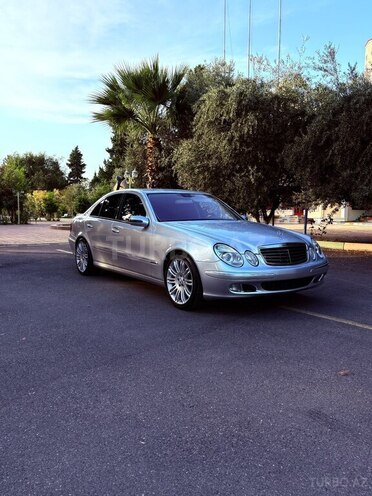 Mercedes E 220 2004, 401,600 km - 2.2 l - Göyçay