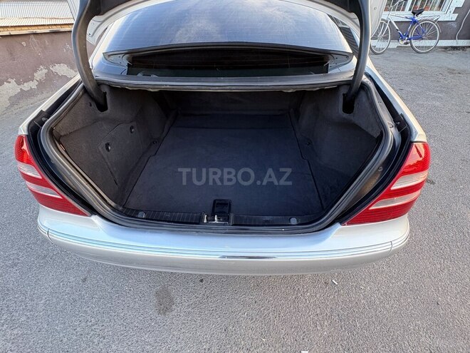 Mercedes E 220 2004, 401,600 km - 2.2 l - Göyçay