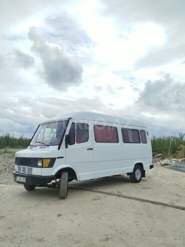 Mercedes 208 D 1992, 496,335 km - 2.0 l - Qusar