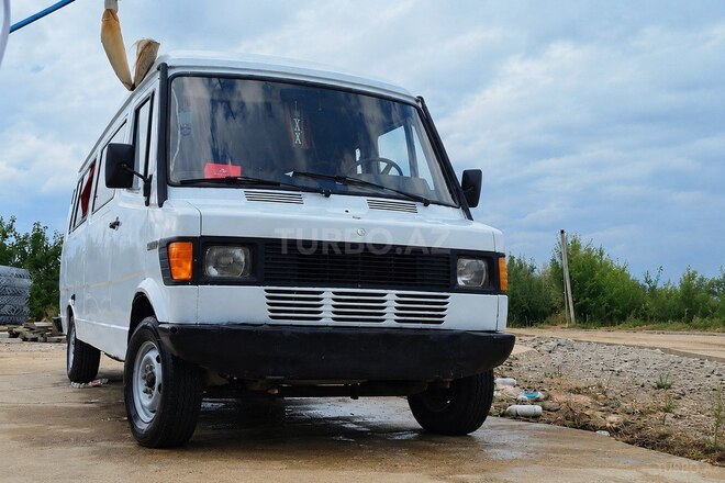 Mercedes 208 D 1992, 496,335 km - 2.0 l - Qusar
