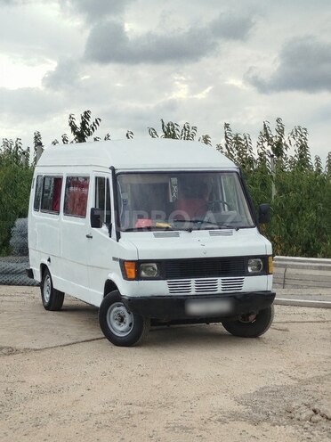 Mercedes 208 D 1992, 496,335 km - 2.0 l - Qusar