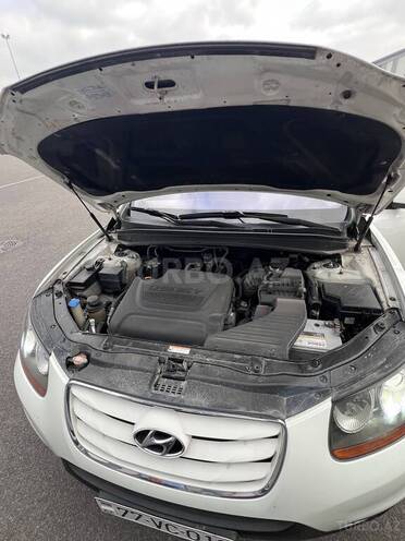 Hyundai Santa Fe 2009, 285,000 km - 2.0 l - Quba
